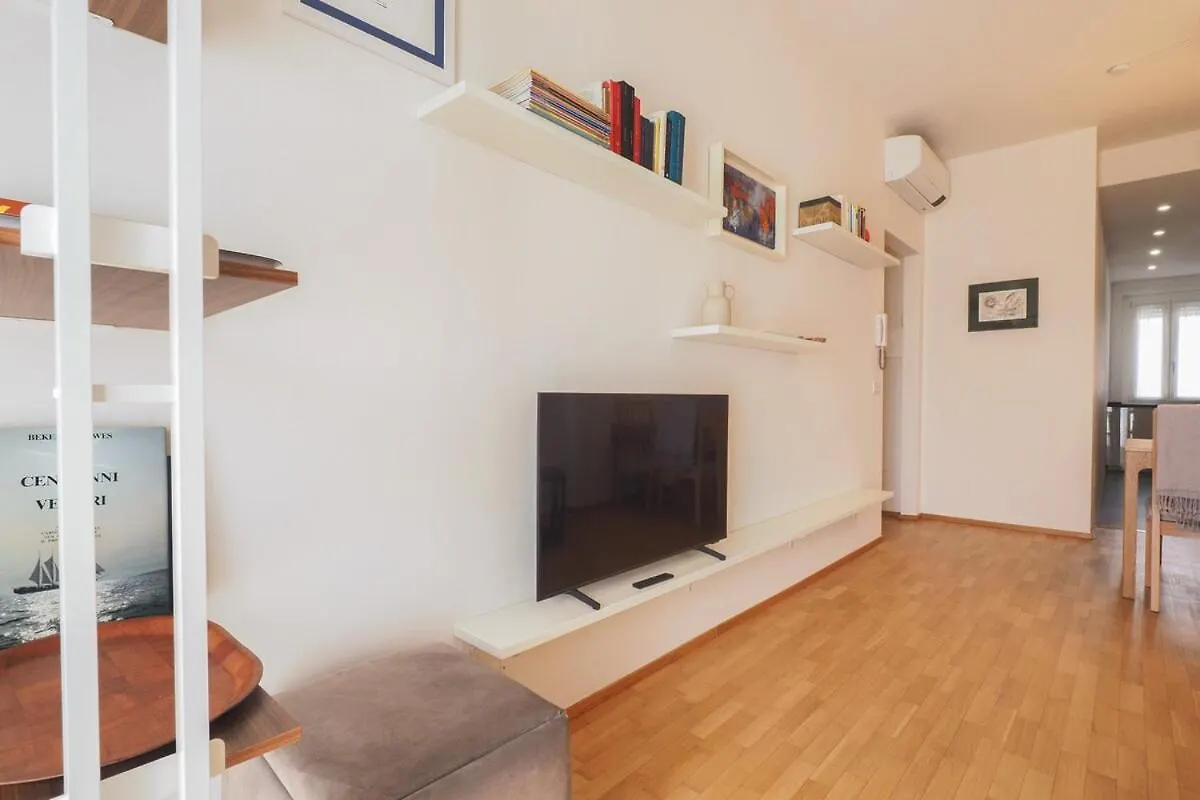 Apartment Quiet One Bedroom Near Tortona District Milan